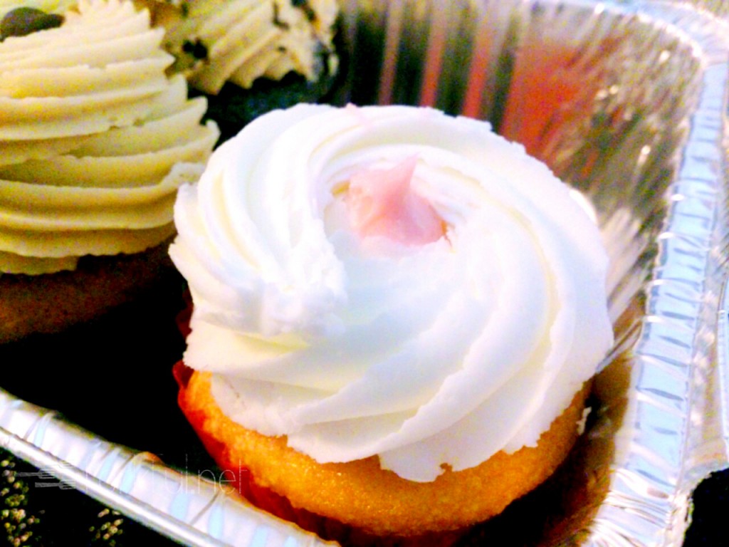strawberry-champagne-cupcake